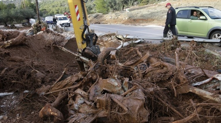 Μαρτυρίες κατοίκων της Μάνδρας: «Θα φύγω, δεν αξίζει να μένω πια εδώ»