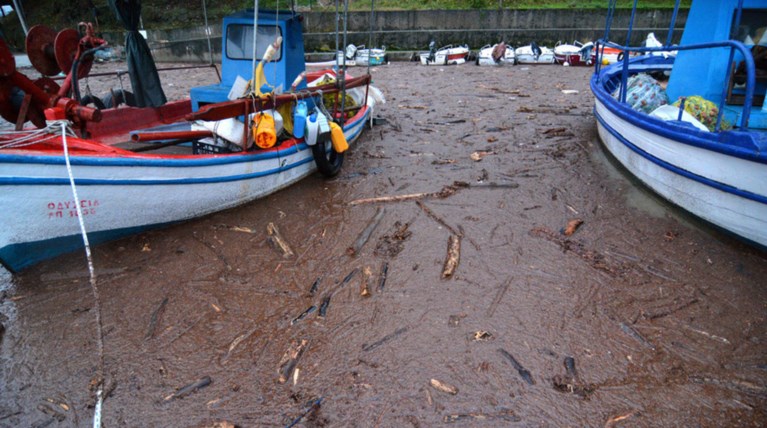 Σοβαρά προβλήματα στη Λάρισα-Πλημμύρες στο Στόμιο