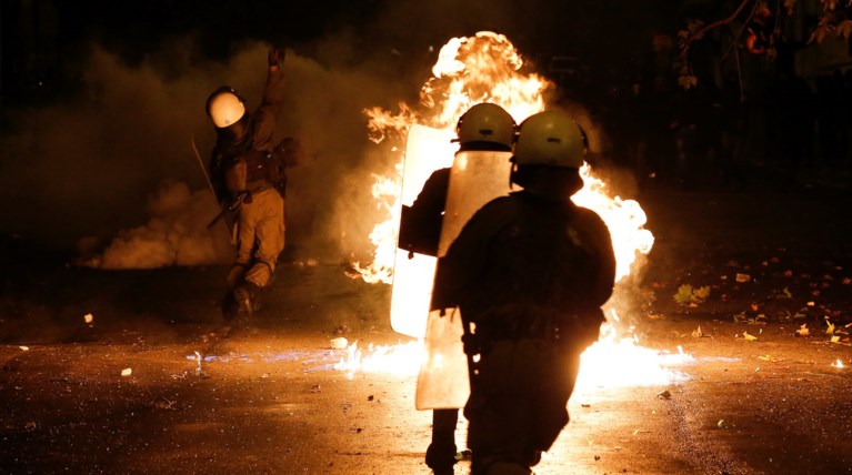 Επεισόδια και μολότοφ μετά την πορεία για το Πολυτεχνείο