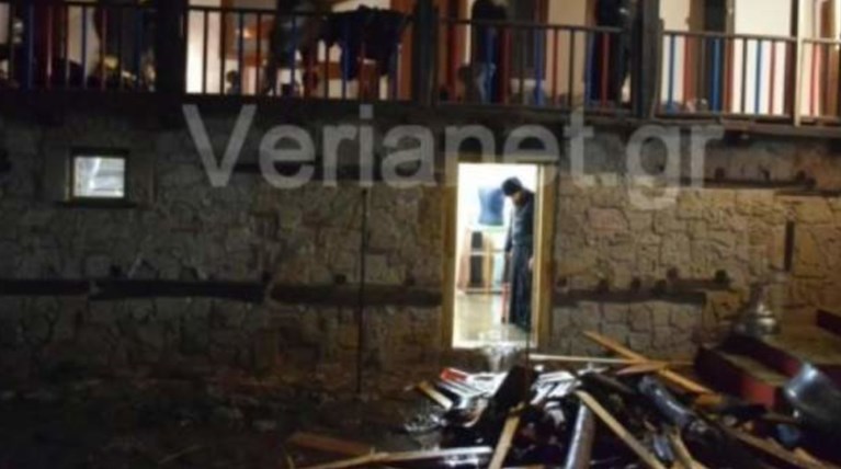 Βράχος έπεσε σε οροφή μονής στη Βέρροια -Τραυματίστηκε μοναχός