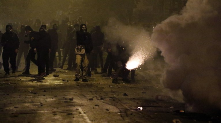 Εξάρχεια: Με βαριές κατηγορίες στον εισαγγελέα 9 Έλληνες & 7 αλλοδαποί