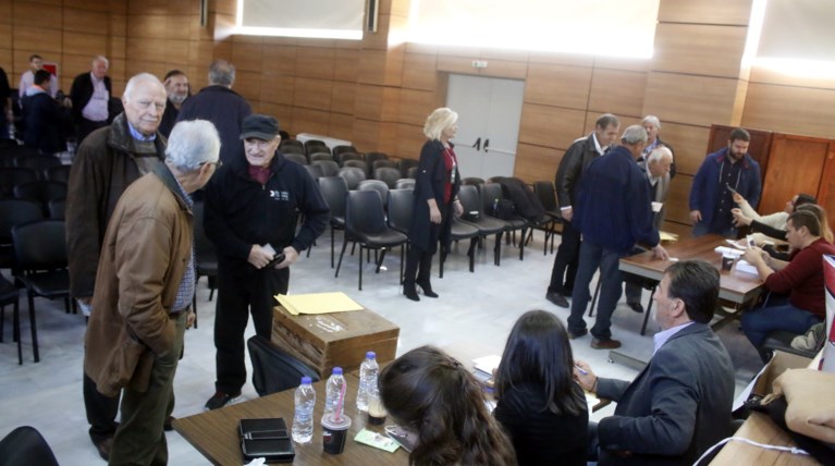 Κεντροαριστερά: Εκλεισαν οι κάλπες, στις 155.000 η συμμετοχή