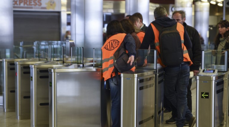 Ηλεκτρονικό εισιτήριο: Κλείνουν οι μπάρες σε 4 σταθμούς