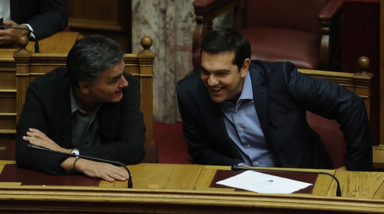 Το κόλλημα της κυβέρνησης με τη «Ρόδο και το πήδημα»