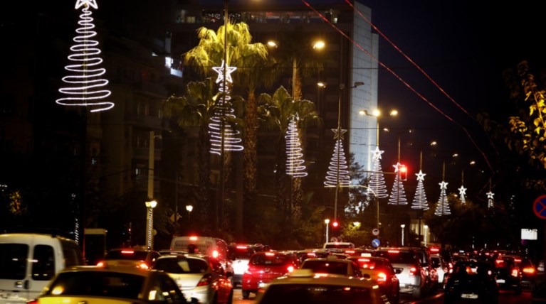 Στολίστηκε χριστουγεννιάτικα η πρωτεύουσα -εικόνες