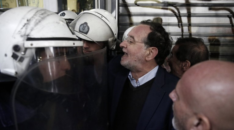 Ενταση με Λαφαζάνη στο Συμβολαιογραφικό Σύλλογο για τους πλειστηριασμούς