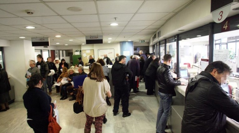 Σύγχυση και παγίδες για τους δικαιούχους του κοινωνικού μερίσματος
