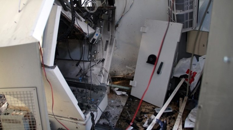 Ανατίναξαν ΑΤΜ στη λεωφόρο Καλαμακίου στον Άλιμο