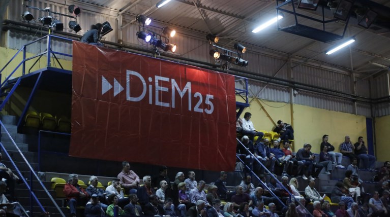 DiEM25 για πλειστηριασμούς: Πρόκληση η επίκληση «κακοπληρωτών»
