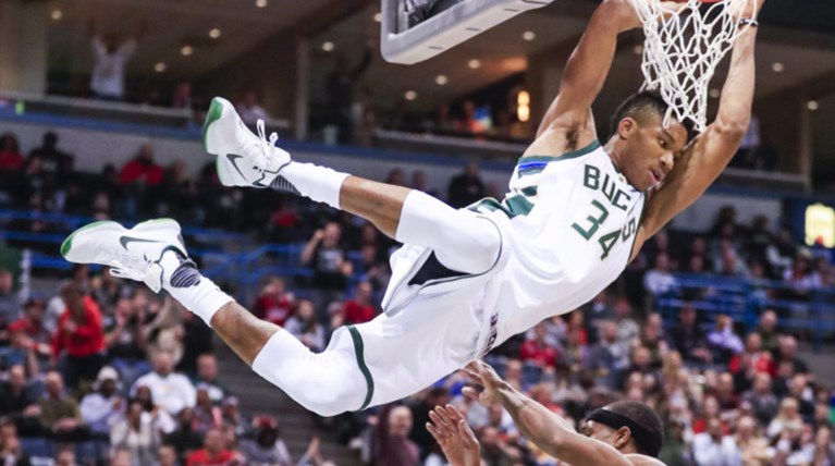 Σκίτσο του Greek Freak στο μετρό της Νέας Υόρκης!