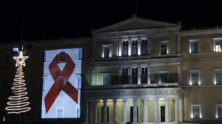 Γιατί άλλαξε ο φωτισμός στη Βουλή και στον Λευκό Πύργο
