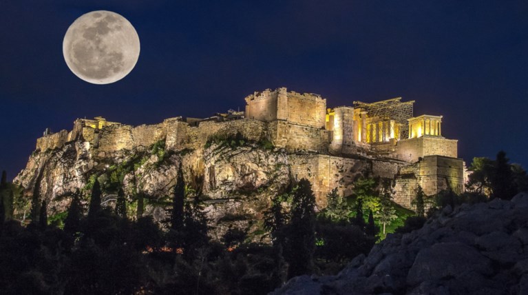 Κοιτάξτε ψηλά! Σήμερα η σούπερ σελήνη, η τελευταία του 2017