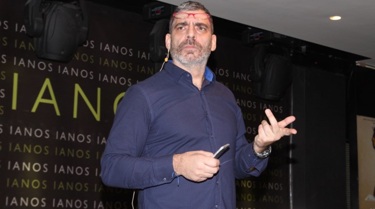 Αυτός είναι ο γοητευτικός γιος του Γιάννη Σερβετά - Πόσο μοιάζουν [Εικόνες]