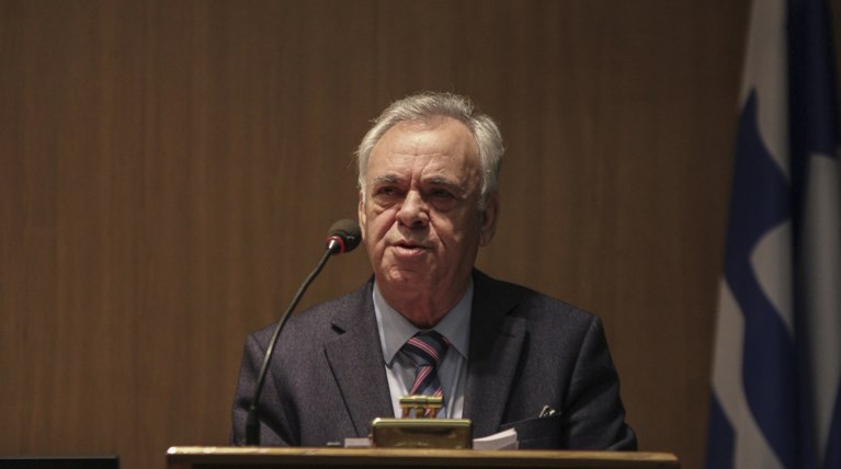 Τρίτωσε: Εισβολή αναρχικών σε εκδήλωση του ΣΥΡΙΖΑ με ομιλητή τον Δραγασάκη