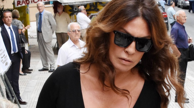 Στο νοσοκομείο με διάσειση μετά από σοβαρό τροχαίο η Βάνα Μπάρμπα