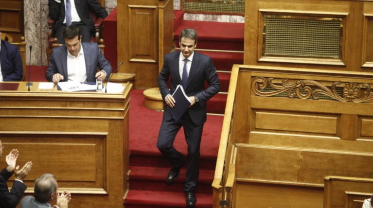 Τo ταβάνι του Μητσοτάκη και η ισχνή ανάκαμψη του Τσίπρα