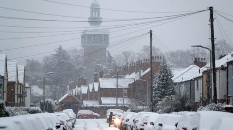 Χιόνια και θυελλώδεις άνεμοι σαρώνουν την Βρετανία φωτό