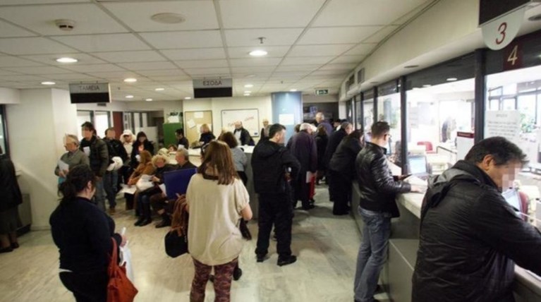 Ως τα μεσάνυχτα της Τρίτης οι αιτήσεις για το κοινωνικό μέρισμα