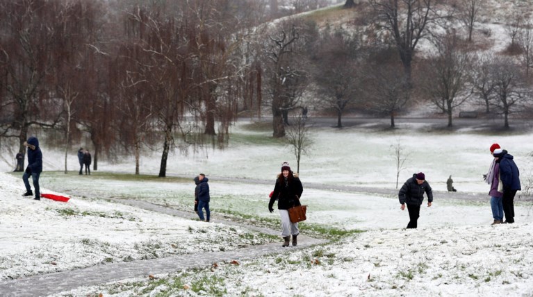 Στην «κατάψυξη» Βρετανία και Γαλλία- Προβλήματα στα αεροδρόμια