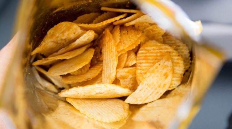 Ο ΕΦΕΤ ανακαλεί chips με ξένα σώματα: Δείτε ποια πατατάκια είναι