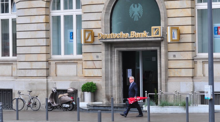 Deutsche Bank για την Ελλάδα: Επιτέλους κάποιο φως στο τούνελ