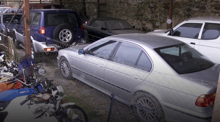 Μεγάλη αστυνομική επιχείρηση για συμμορία που έκλεβε ΙΧ και μηχανές