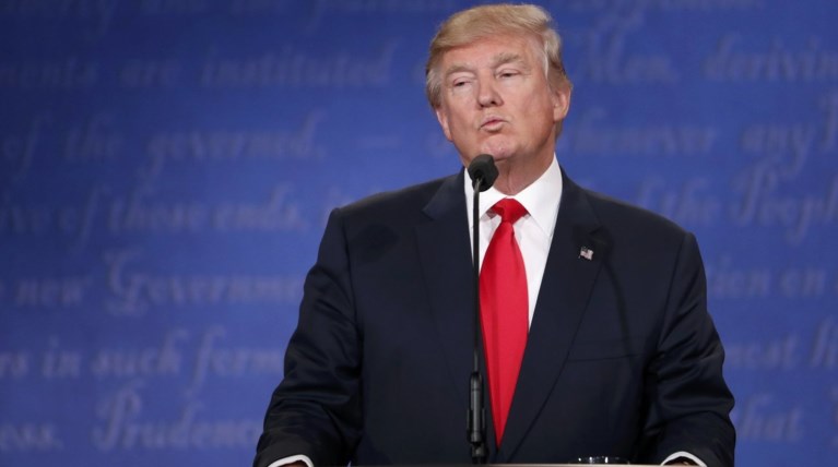 Στημένες οι κατηγορίες για παρενόχληση λέει ο Τραμπ, δείχνει δημοκρατικούς