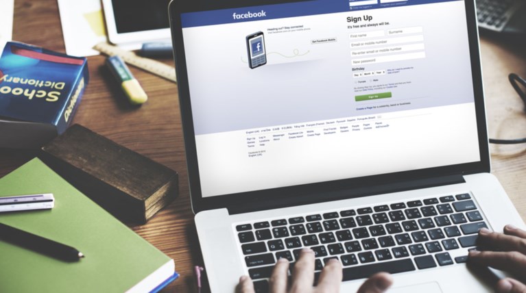 Πρώην στέλεχος του Facebook προειδοποιεί: Κλείστε τα social media!