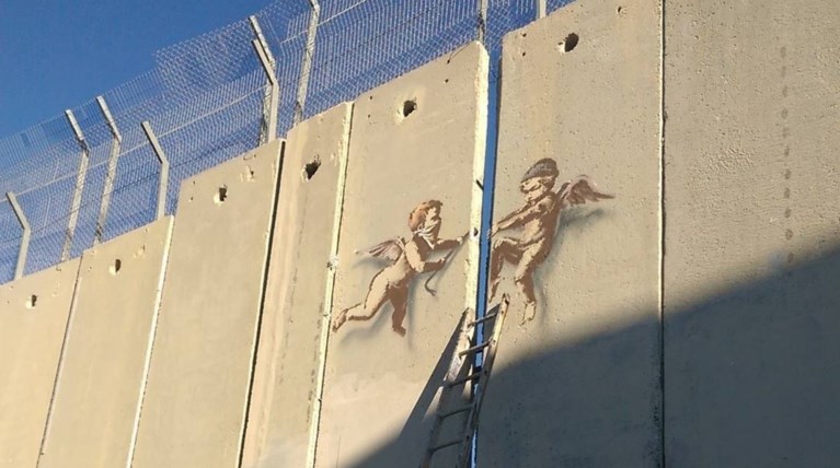 Αυτός είναι ο Banksy; Τουρίστας ισχυρίζεται ότι τον φωτογράφισε στη Βηθλεέμ