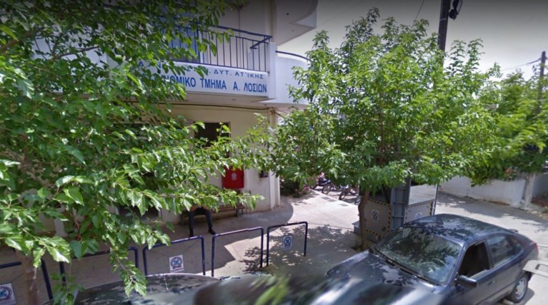 Επίθεση με πέτρες & καδρόνια στο αστυνομικό τμήμα Ανω Λιοσίων