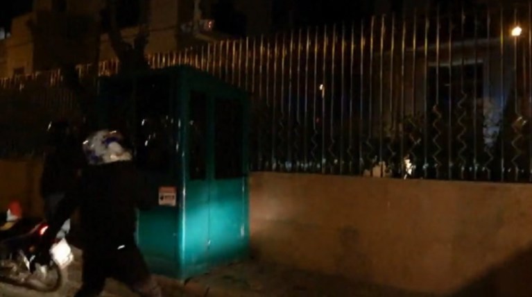 Επίθεση του Ρουβίκωνα στην πρεσβεία της Σαουδικής Αραβίας (ΒΙΝΤΕΟ)