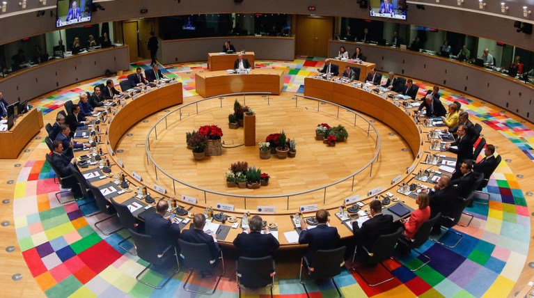 Ε.Ε: Στον δείπνο των ηγετών  το «σχίσμα» που άνοιξε ο Τουσκ