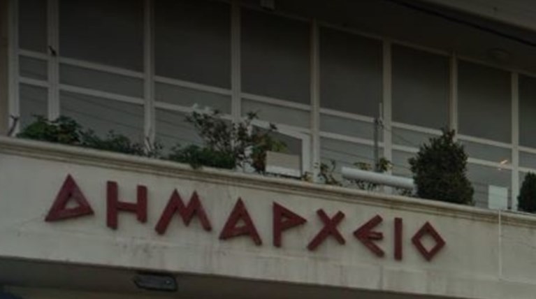 «Μισή» παραίτηση δημοτικού συμβούλου για 4.000 κατασχετήρια στο Βύρωνα