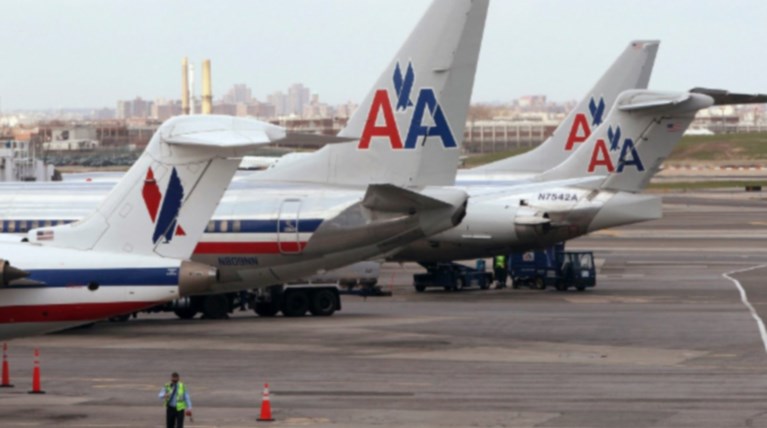 Η American Airlines μπλόκαρε επιβάτη για κατεψυγμένο μητρικό γάλα