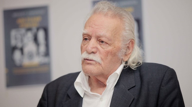Στο πλευρό της Athens Review of Books Γλέζος και Κοροβέσης
