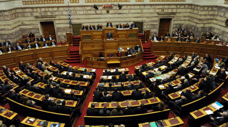 Υψηλοί τόνοι στη Βουλή για την τροπολογία των πλειστηριασμών