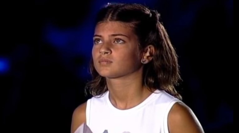 Το κοριτσάκι – σύμβολο των Ολυμπιακών Αγώνων του 2004 είναι μια κούκλα!