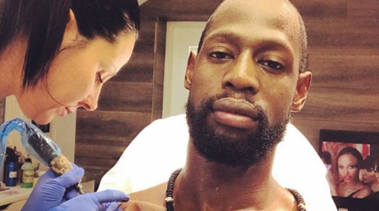 «Χτύπησε» τατουάζ στο Βελιγράδι ο Γκιστ!