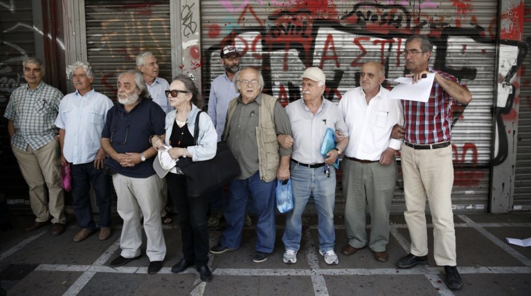 Ανακοινώθηκαν τα κριτήρια για το φτωχικό ΕΚΑΣ των ...35 ευρώ
