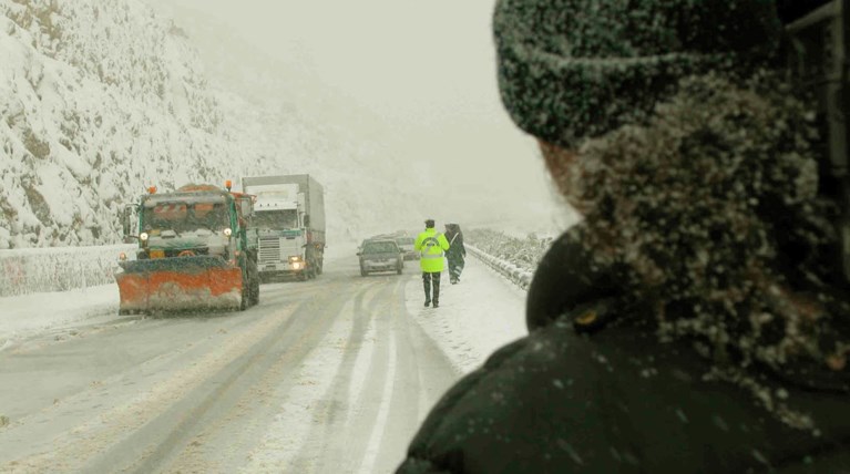 Πού έχει διακοπεί η κυκλοφορία από παγετό, πού χρειάζονται αλυσίδες