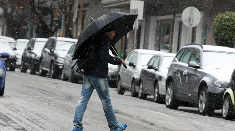 Παραμονή Χριστουγέννων με κρύο- υποχωρεί ο χιονιάς