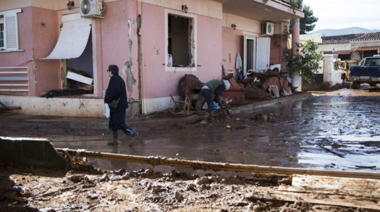 Στους κατοίκους της Μάνδρας οι άνθρωποι του Ολυμπιακού