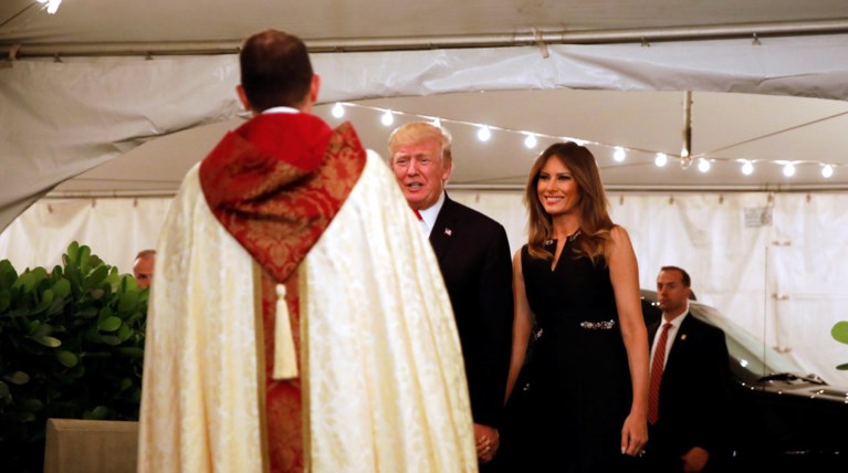 Χριστούγεννα στα κόκκινα για τη Μελάνια Τραμπ!