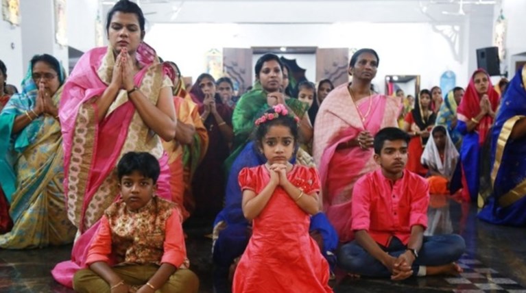 Τα Χριστούγεννα στον κόσμο: Από το Λονδίνο μέχρι το Νεπάλ