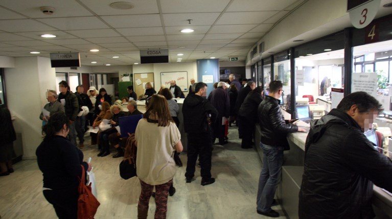 Με πολλούς και σκληρούς «κόφτες» η ρύθμιση για τις 120 δόσεις