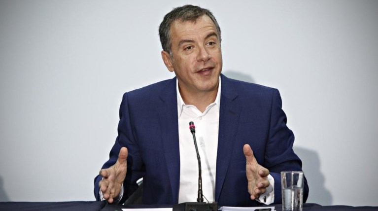 Υπέρ της σύνθετης ονομασίας με τον όρο "Μακεδονία" ο Θεοδωράκης