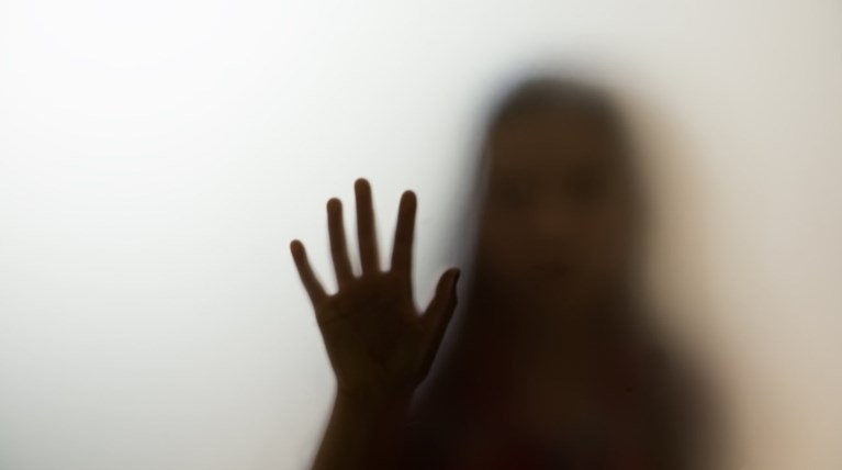 Νέο «Κωσταλέξι» στο Μενίδι με 12χρονη που έμεινε έγκυος και γέννησε