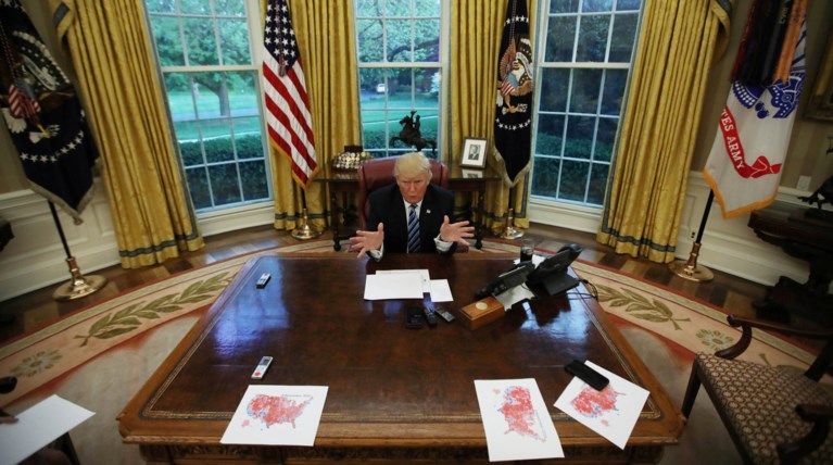 «Ωρα για αλλαγή καθεστώτος» προτρέπει τους Ιρανούς ο Τράμπ