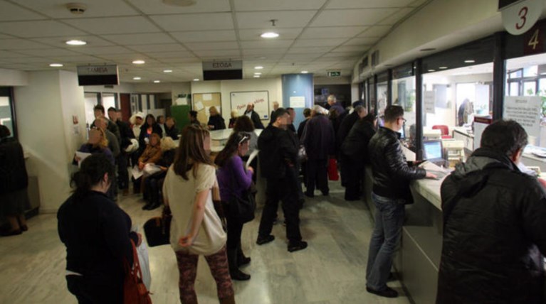 Οι κρυφοί «κόφτες» στα κριτήρια για την ένταξη στις 120 δόσεις