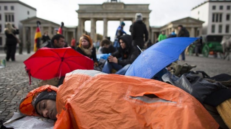 Γερμανία: Το CSU ζητά ιατρικές εξετάσεις για τους «ανήλικους» πρόσφυγες